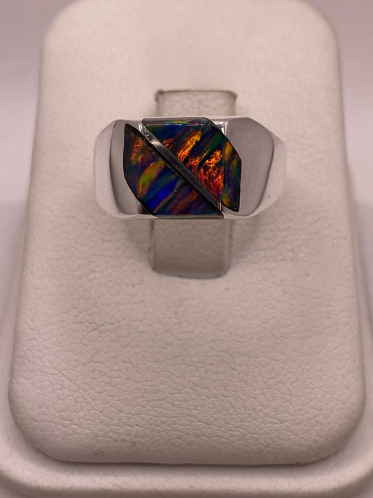 Anillo de Ópalo de Fuego Multicolor Iridiscente en Plata Ley .925, vista frontal
