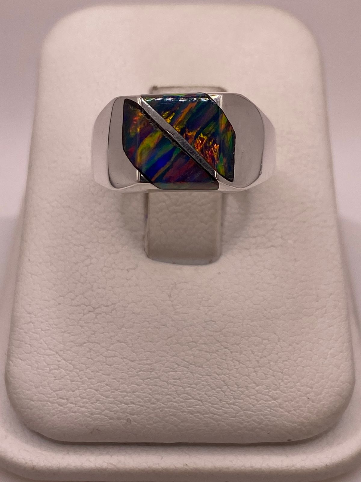 Anillo de Ópalo de Fuego Multicolor Iridiscente en Plata Ley .925, vista superior