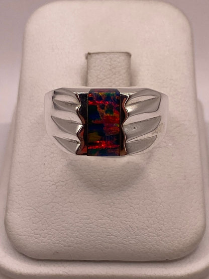 Anillo con Ópalo de Fuego Multicolor Iridiscente en Plata Ley .92 — ángulo diagonal