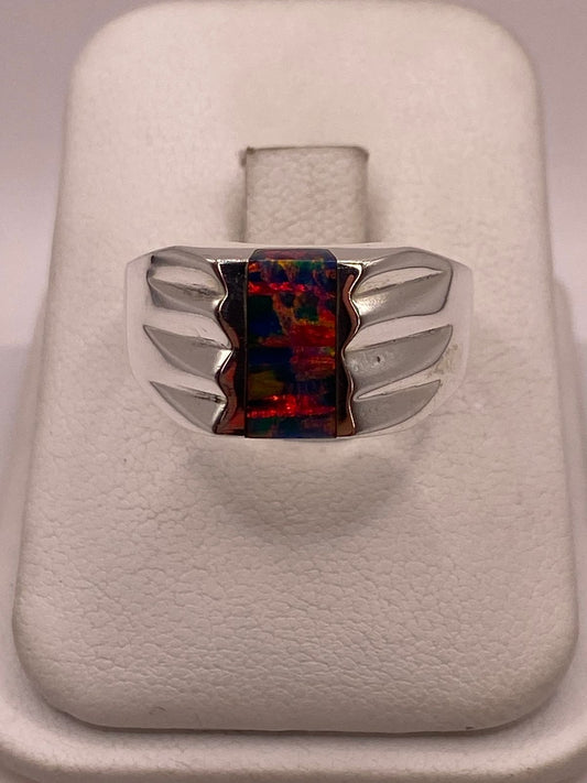 Anillo con Ópalo de Fuego Multicolor Iridiscente en Plata Ley .92 — ángulo diagonal