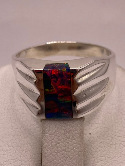 Anillo con Ópalo de Fuego Multicolor Iridiscente en Plata Ley .92, sello de autenticidad Plata Ley .925
