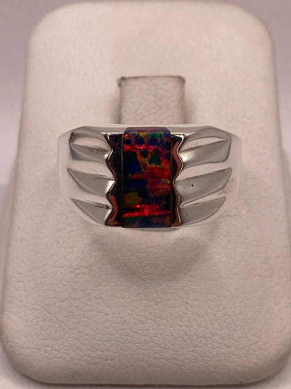 Anillo con Ópalo de Fuego Multicolor Iridiscente en Plata Ley .92, vista frontal