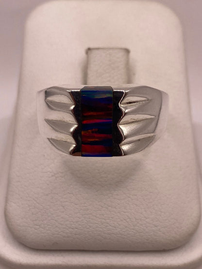 Anillo de Ópalo de Fuego Multicolor Iridiscente en Plata Ley .925, vista lateral