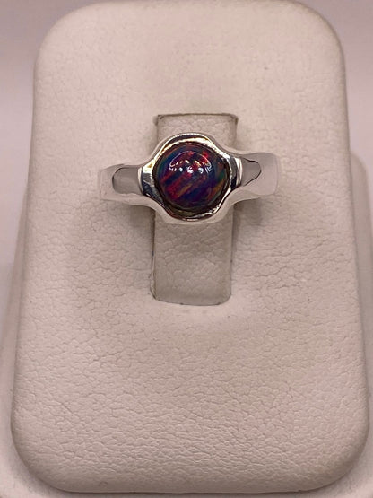 Anillo con Ópalo de Fuego Multicolor Iridiscente en Plata Ley .950, vista frontal