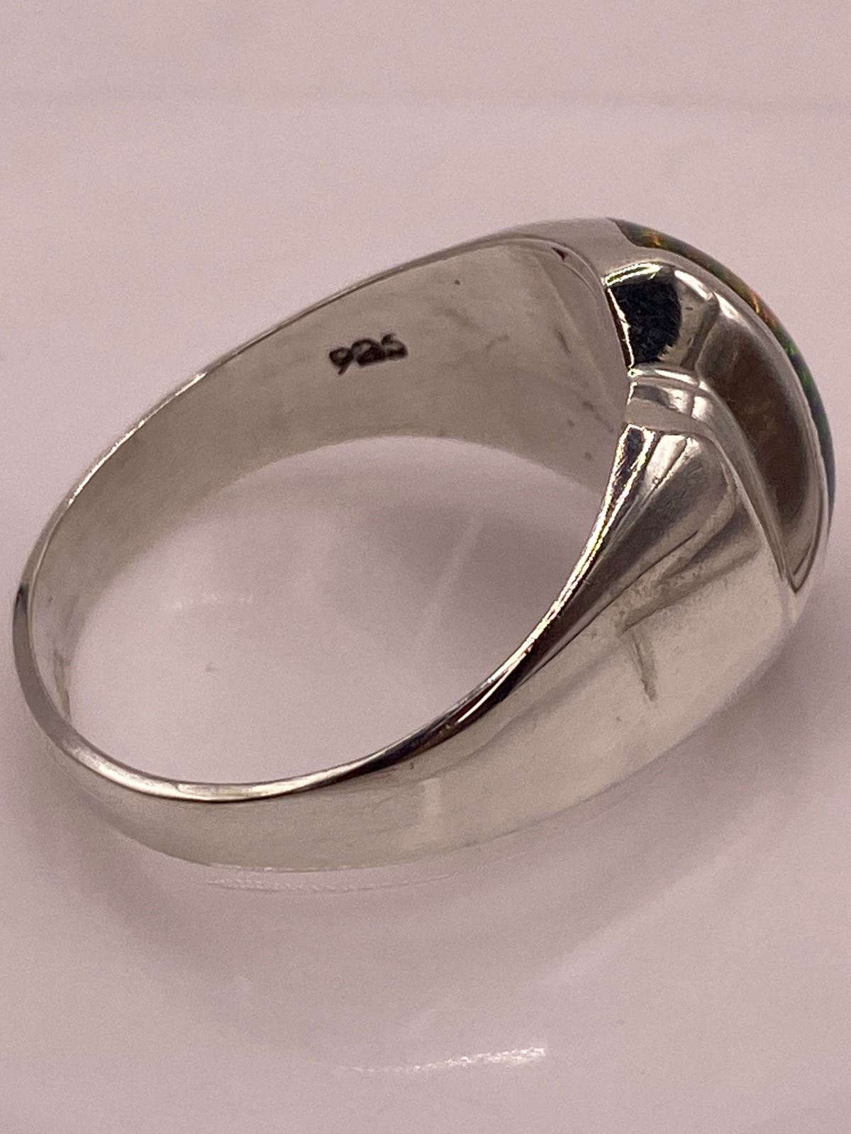 Anillo de Ópalo de Fuego Multicolor en Plata Ley 925, sello de autenticidad Plata Ley .925