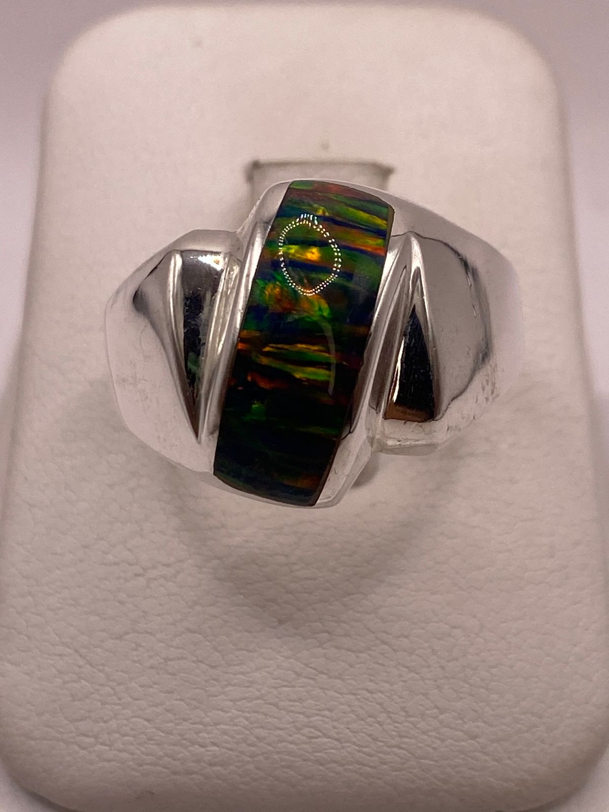Anillo de Ópalo de Fuego Multicolor en Plata Ley 925, vista frontal