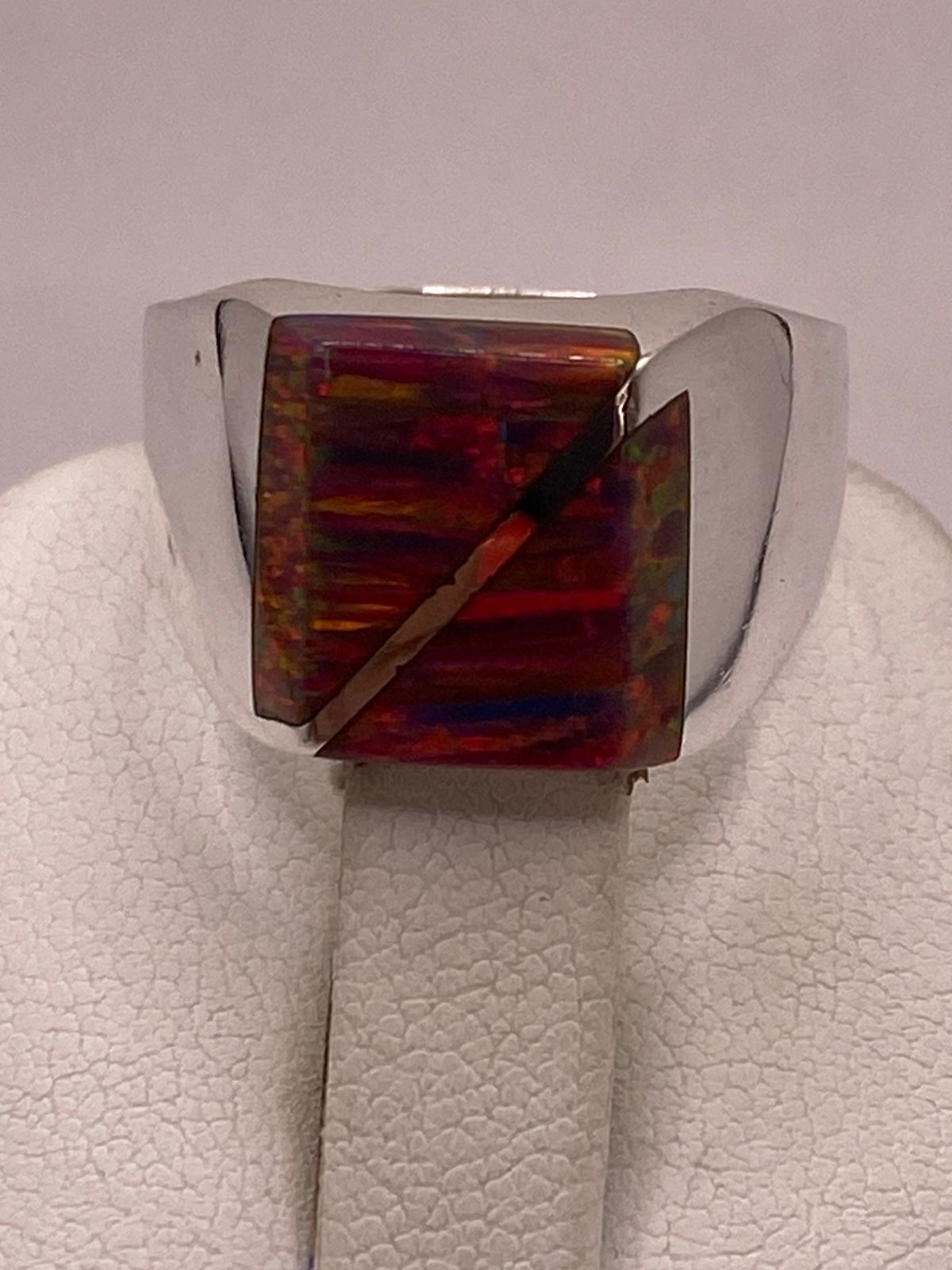 Anillo de Ópalo de Fuego Multicolor en Plata Ley .925, sello de autenticidad Plata Ley .925