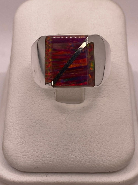 Anillo de Ópalo de Fuego Multicolor en Plata Ley .925 — ángulo diagonal