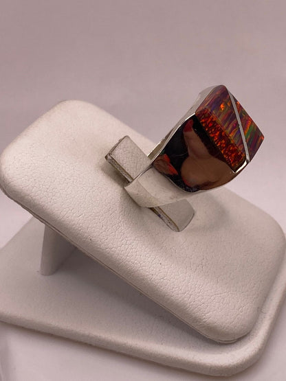 Anillo de Ópalo de Fuego Multicolor en Plata Ley .925, vista lateral