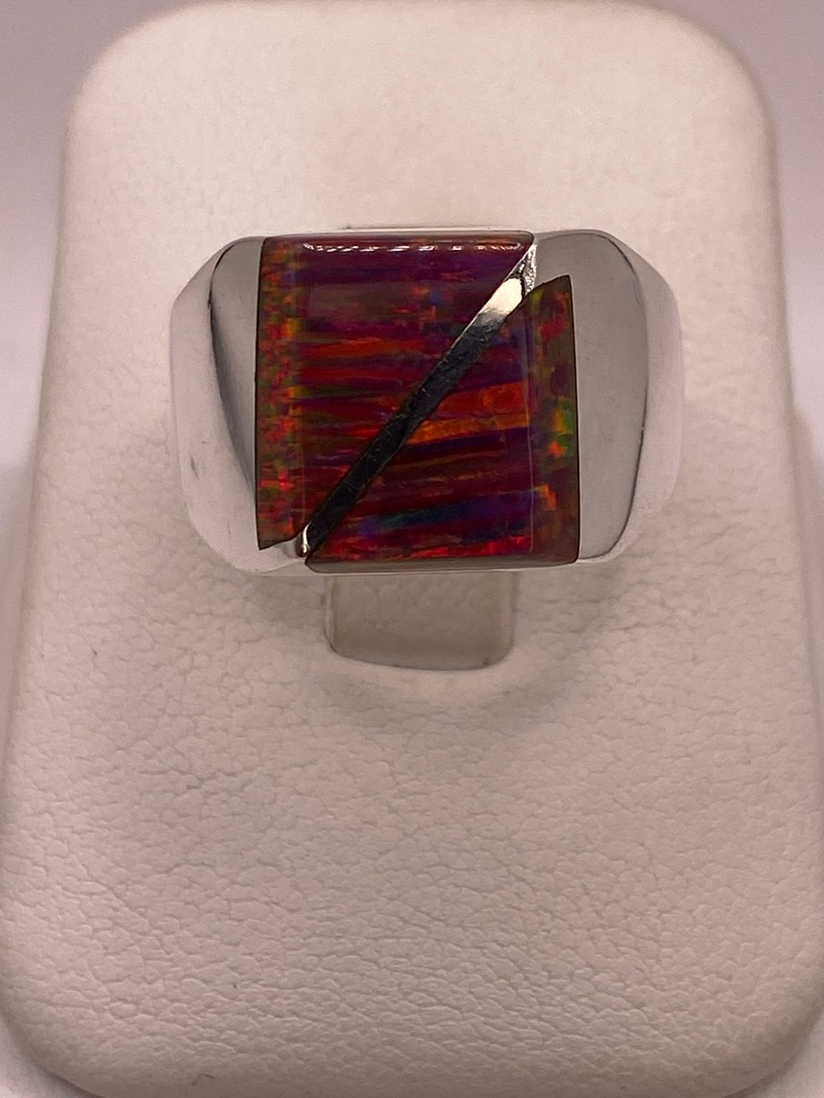 Anillo de Ópalo de Fuego Multicolor en Plata Ley .925, vista frontal