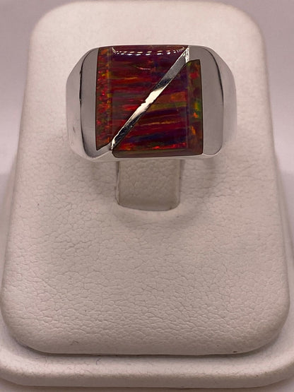 Anillo de Ópalo de Fuego Multicolor en Plata Ley .925, vista de detalle