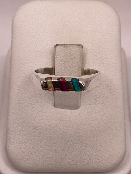 Anillo con Ópalo de Fuego Multicolor en Plata Ley .925, vista de detalle