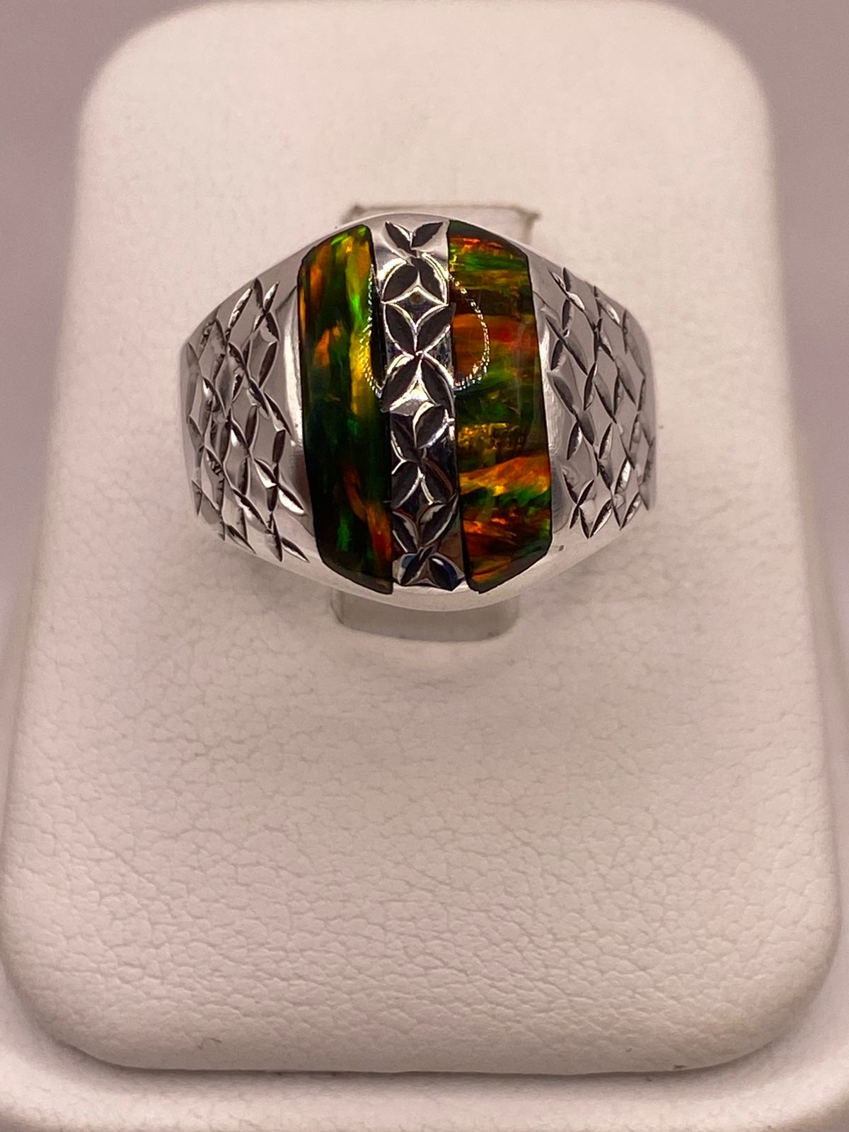 Anillo con Ópalo de Fuego Multicolor en Plata Ley .950 — vista lateral