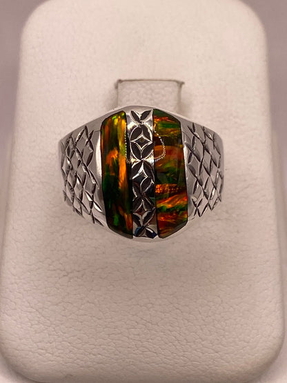 Anillo con Ópalo de Fuego Multicolor en Plata Ley .950, vista lateral
