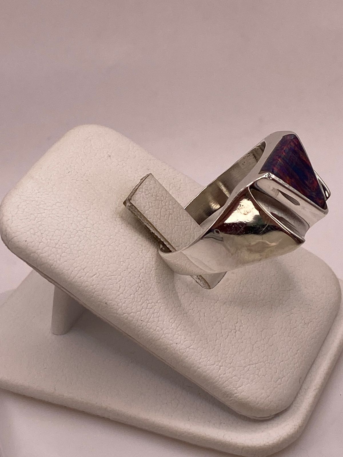 Anillo con Ópalo de Fuego Multicolor en Plata Ley .950, vista frontal