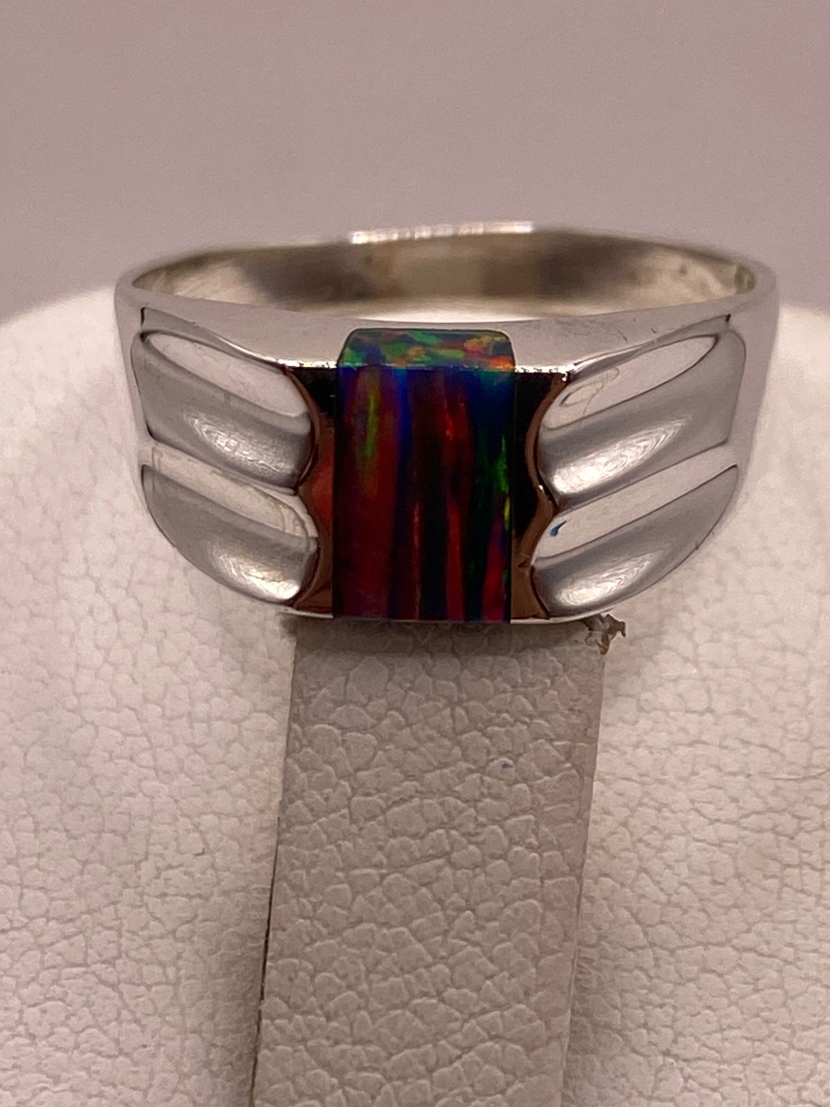 Anillo con Ópalo de Fuego Multicolor en Plata Ley .950, vista superior