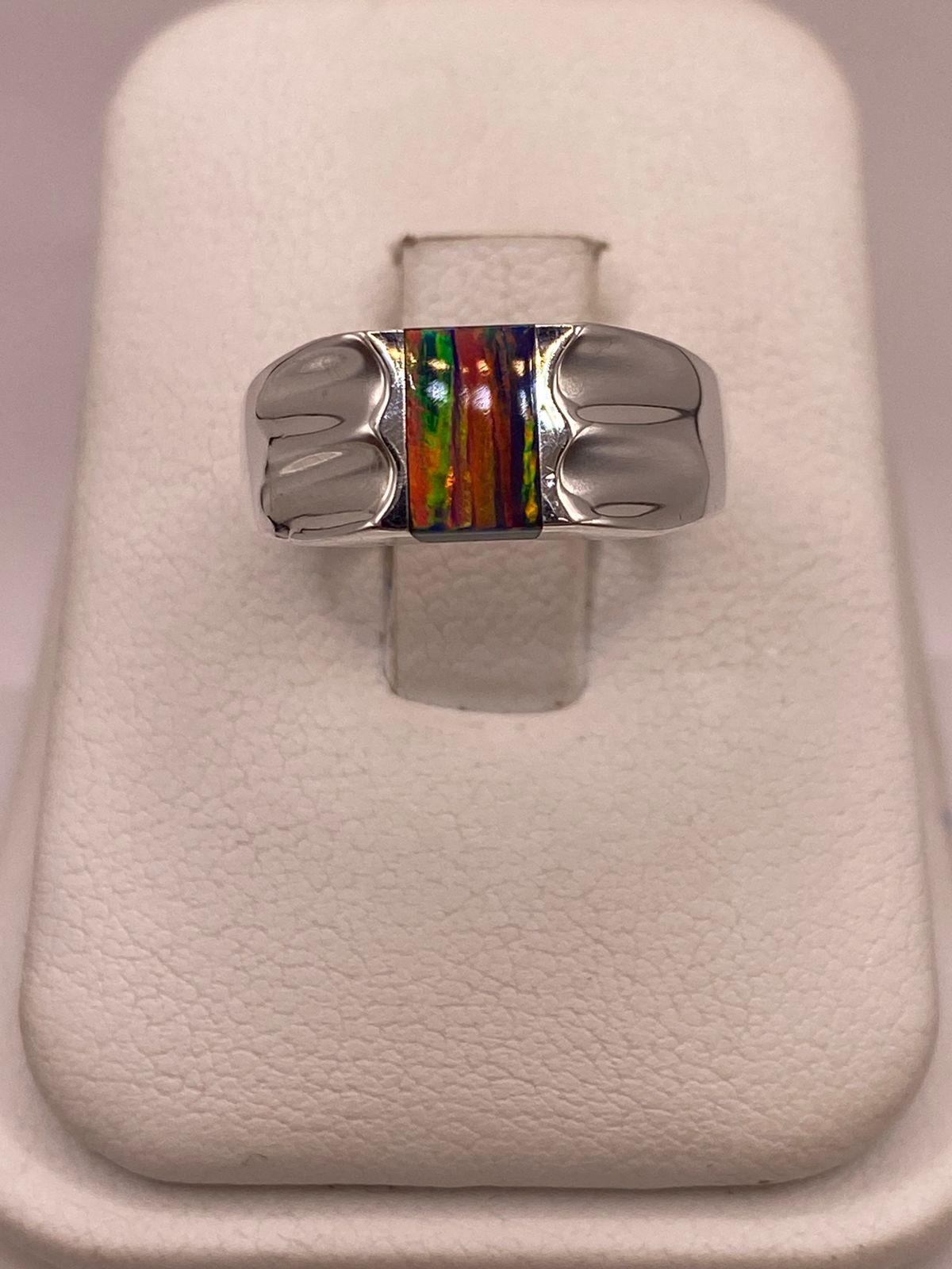 Anillo con Ópalo de Fuego Multicolor en Plata Ley .950, vista frontal