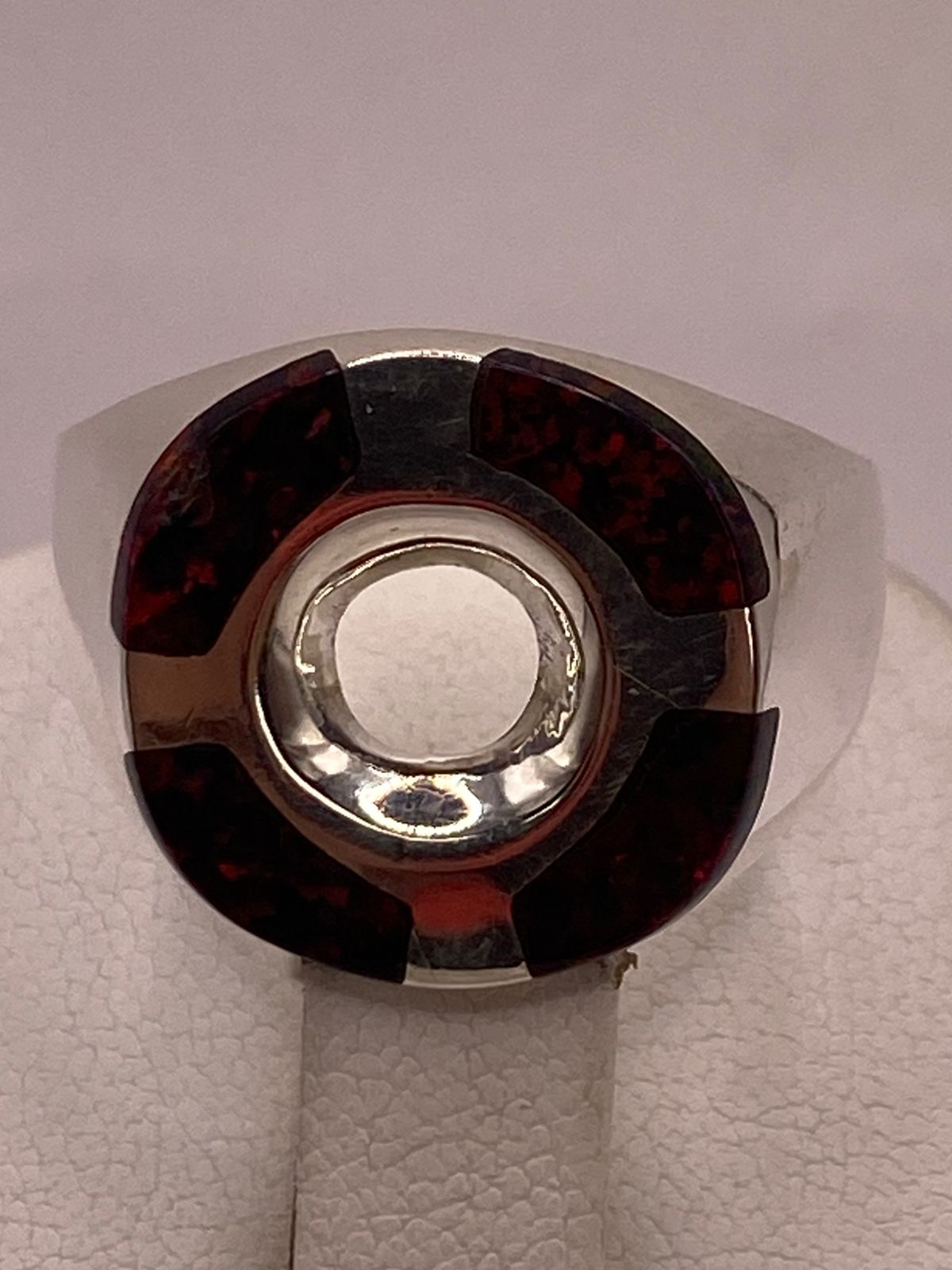 Anillo de Ópalo de Fuego Rojo Iridiscente en Plata Ley .925, vista superior