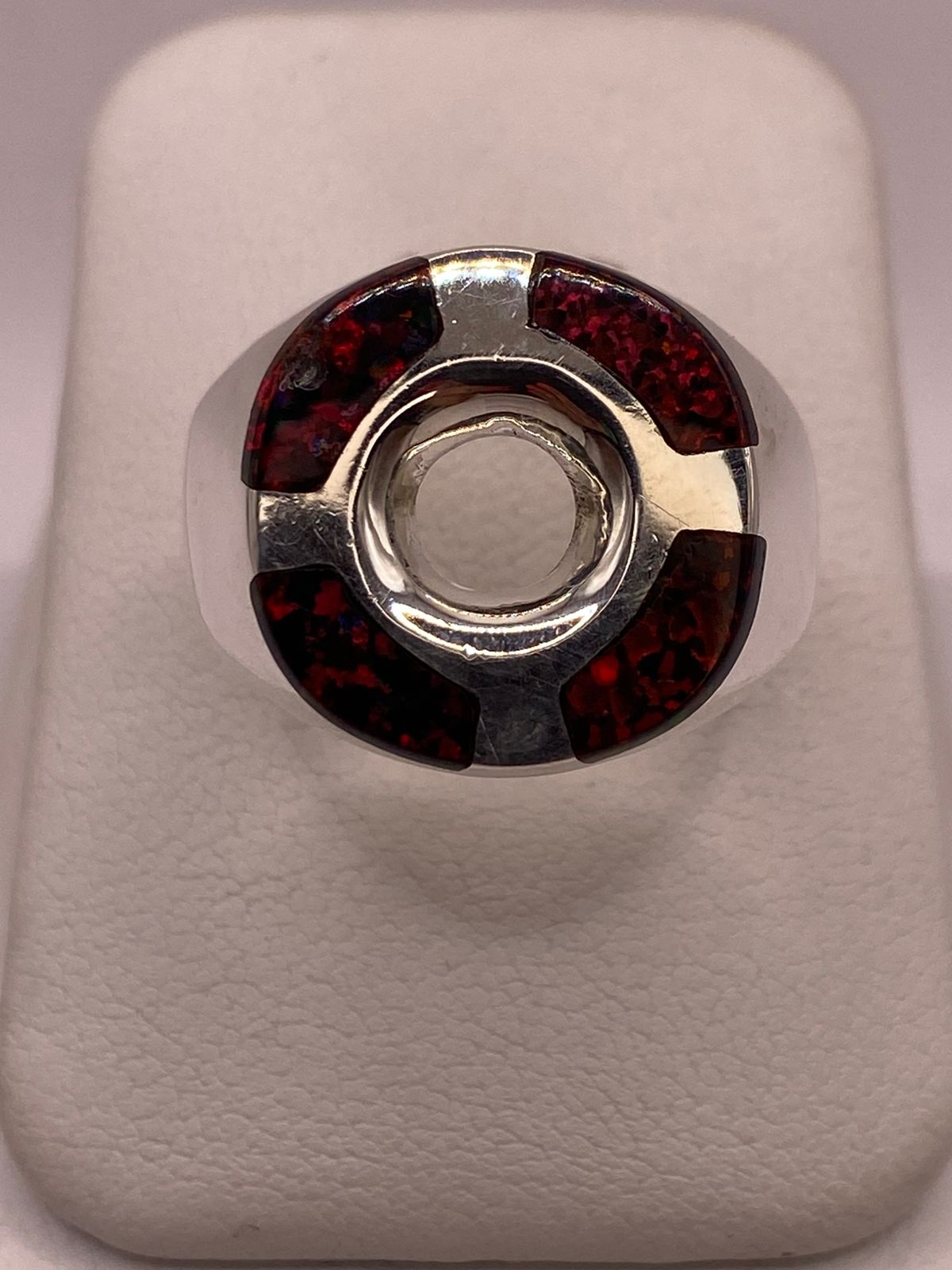 Anillo de Ópalo de Fuego Rojo Iridiscente en Plata Ley .925, vista frontal