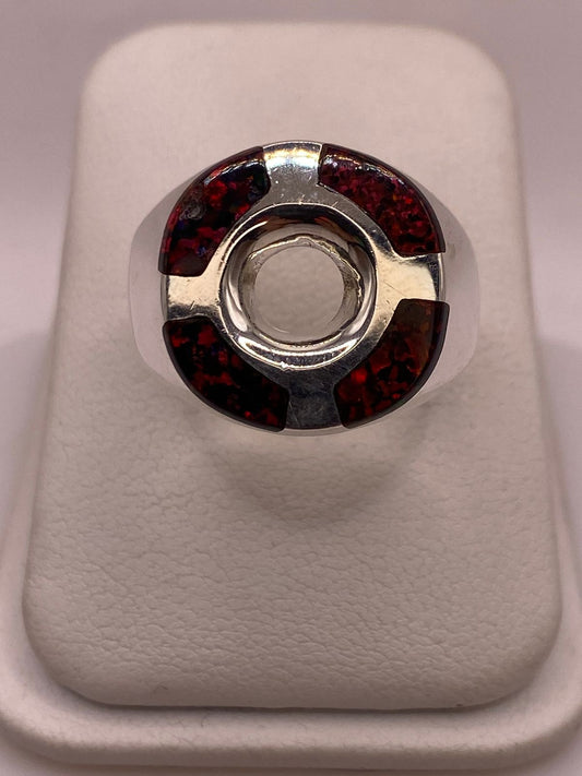 Anillo de Ópalo de Fuego Rojo Iridiscente en Plata Ley .925 en báscula mostrando peso