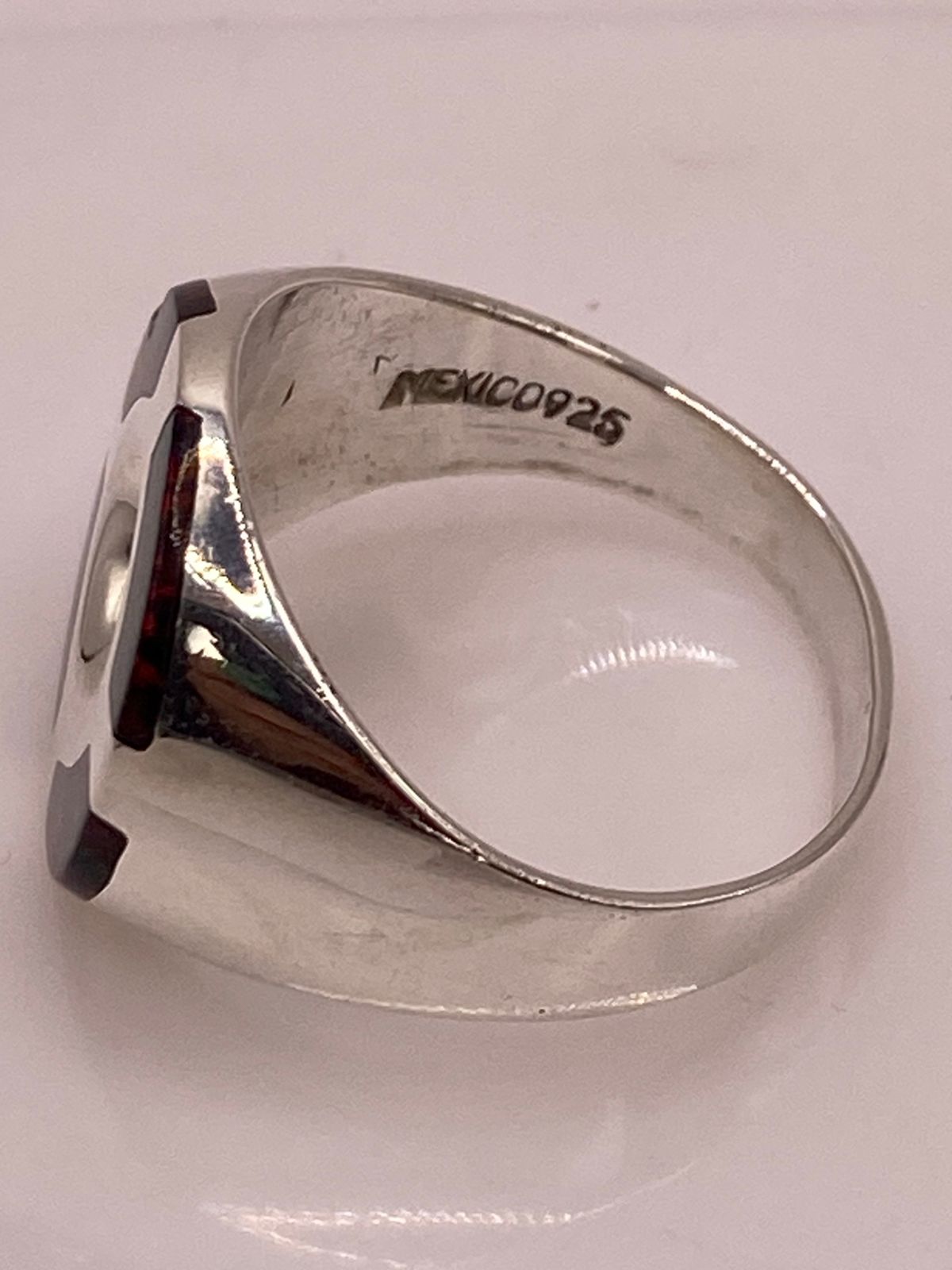 Anillo de Ópalo de Fuego Rojo Iridiscente en Plata Ley .925, sello de autenticidad Plata Ley .925