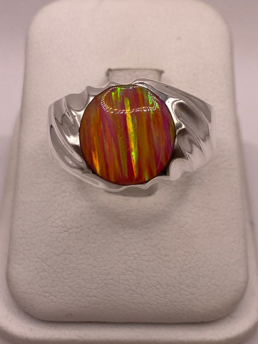 Anillo con Ópalo de Fuego Rosa con Destellos Amarillos en Plata Ley .950 — ángulo diagonal