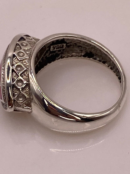 Anillo con Ópalo de Fuego Rosa Iridiscente en Plata Ley .950, sello de autenticidad Plata Ley .925