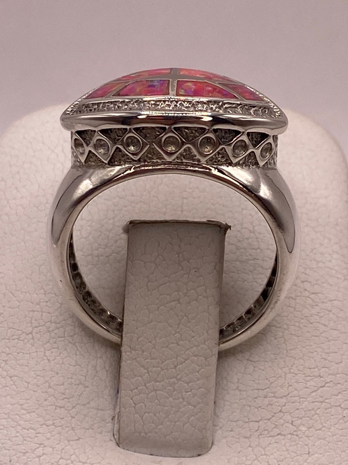 Anillo con Ópalo de Fuego Rosa Iridiscente en Plata Ley .950, vista superior