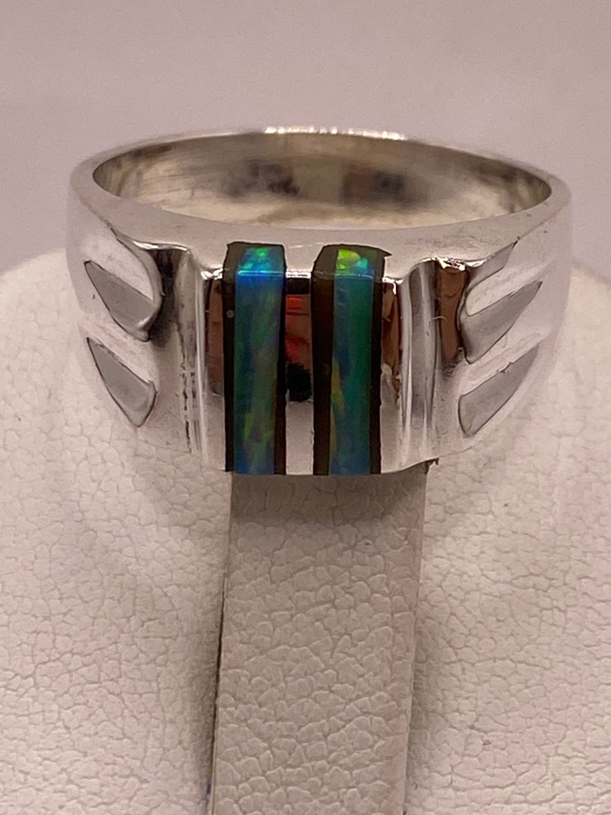 Anillo de Ópalo de Fuego Turquesa Iridiscente en Plata Ley .925, sello de autenticidad Plata Ley .925