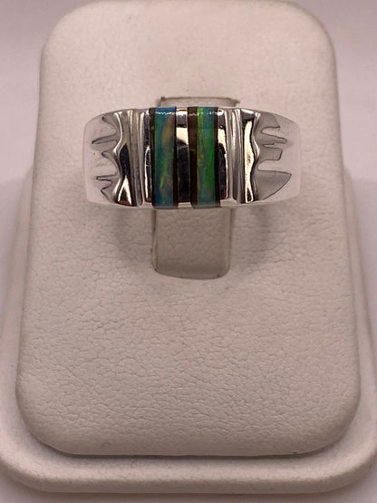 Anillo de Ópalo de Fuego Turquesa Iridiscente en Plata Ley .925, vista de detalle