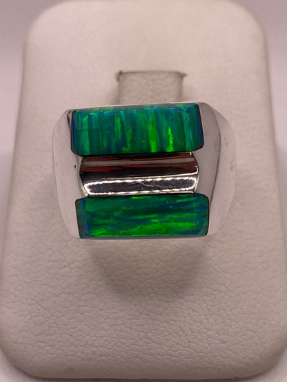 Anillo de Ópalo de Fuego Verde Iridiscente en Plata Ley .925, vista frontal