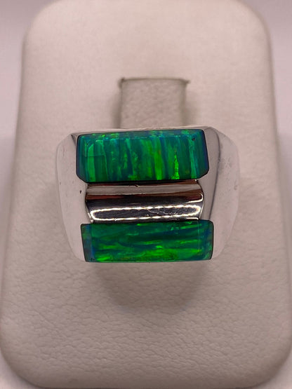 Anillo de Ópalo de Fuego Verde Iridiscente en Plata Ley .925, vista de detalle