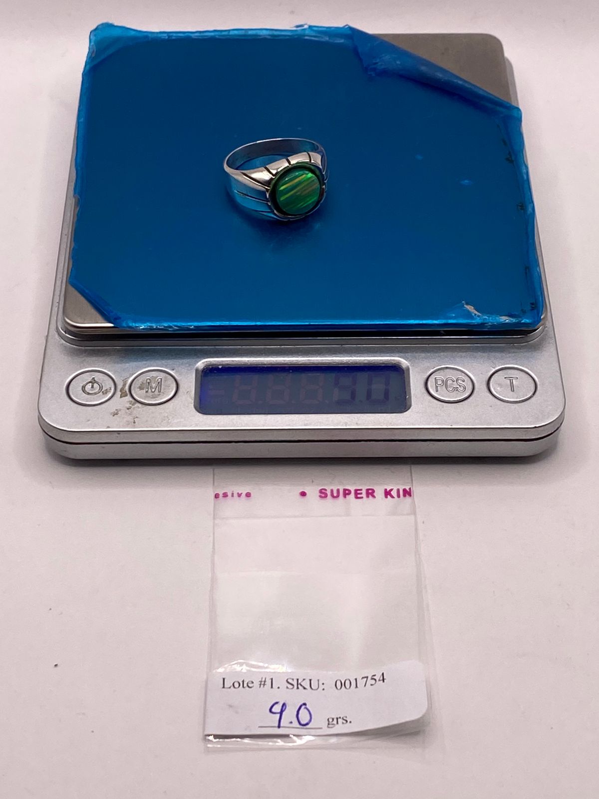 Anillo de Ópalo de Fuego Verde Iridiscente en Plata Ley .950, peso en gramos (báscula)