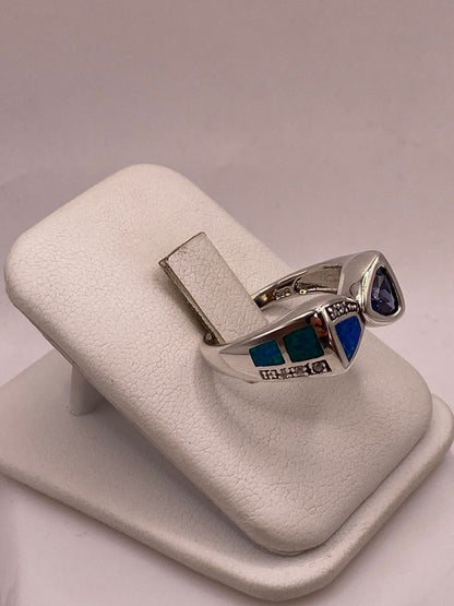 Anillo con Ópalo de Fuego y Zirconia Azul Iridiscente en Plata Ley .925, vista lateral