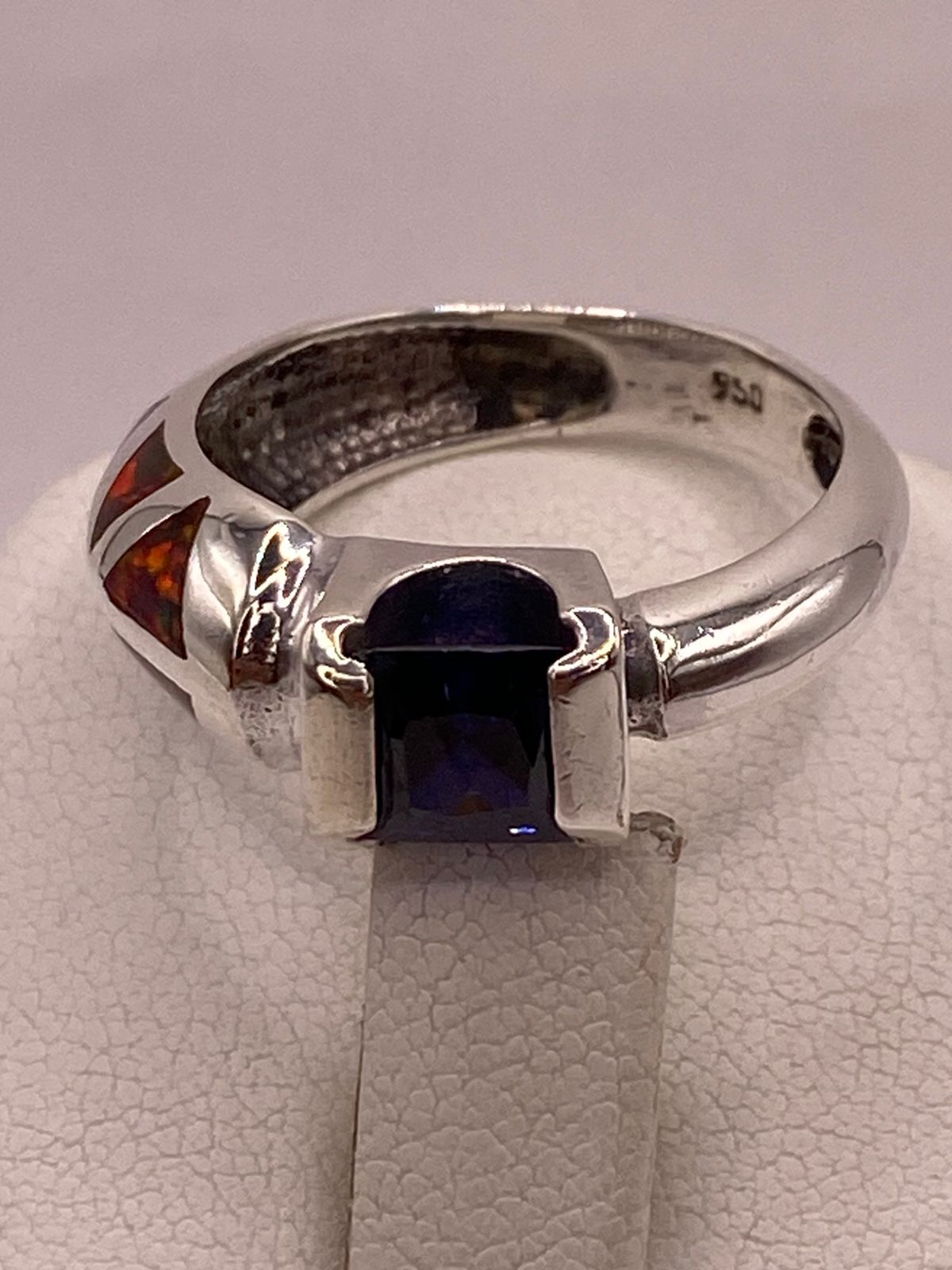 Anillo con Ópalo de Fuego y Zirconia Azul en Plata Ley .950, sello de autenticidad Plata Ley .925