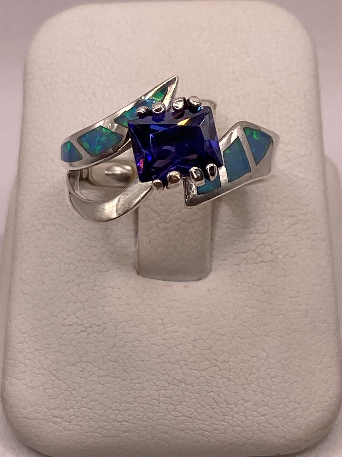 Anillo de Ópalo de Fuego y Zirconia Azul en Plata Ley .950, vista frontal
