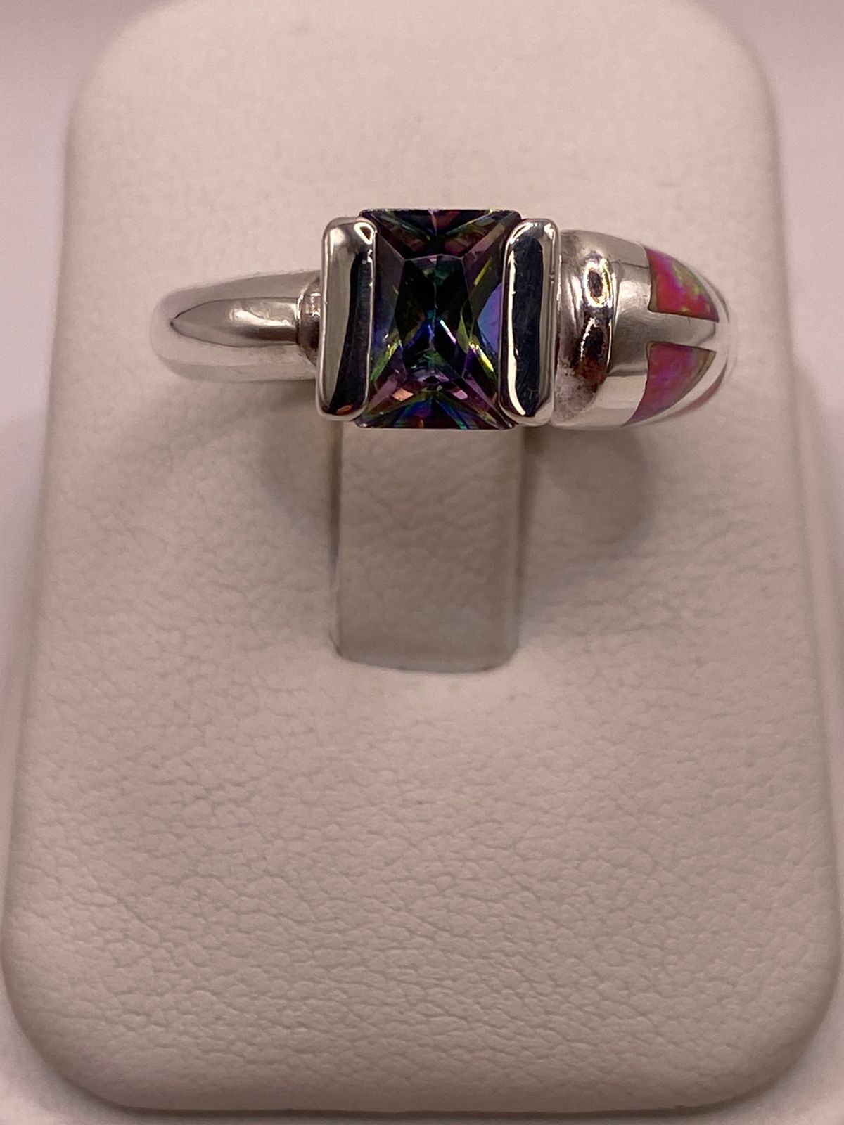 Anillo con Ópalo de Fuego y Zirconia Multicolor en Plata Ley .950, vista frontal