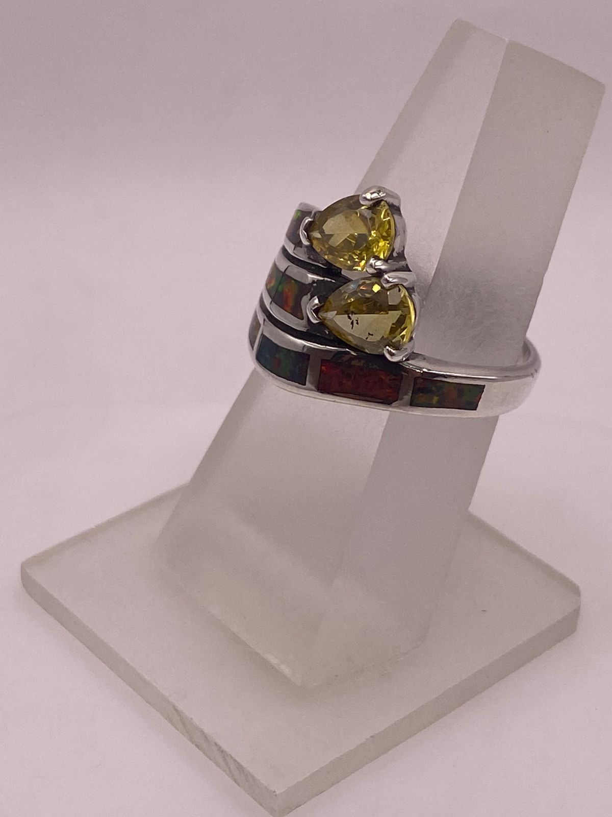 ANILLO ÓPALO ROJO FUEGO & DOBLE ZIRCONIA CITRINO PLATA 925, sello de autenticidad Plata Ley .925