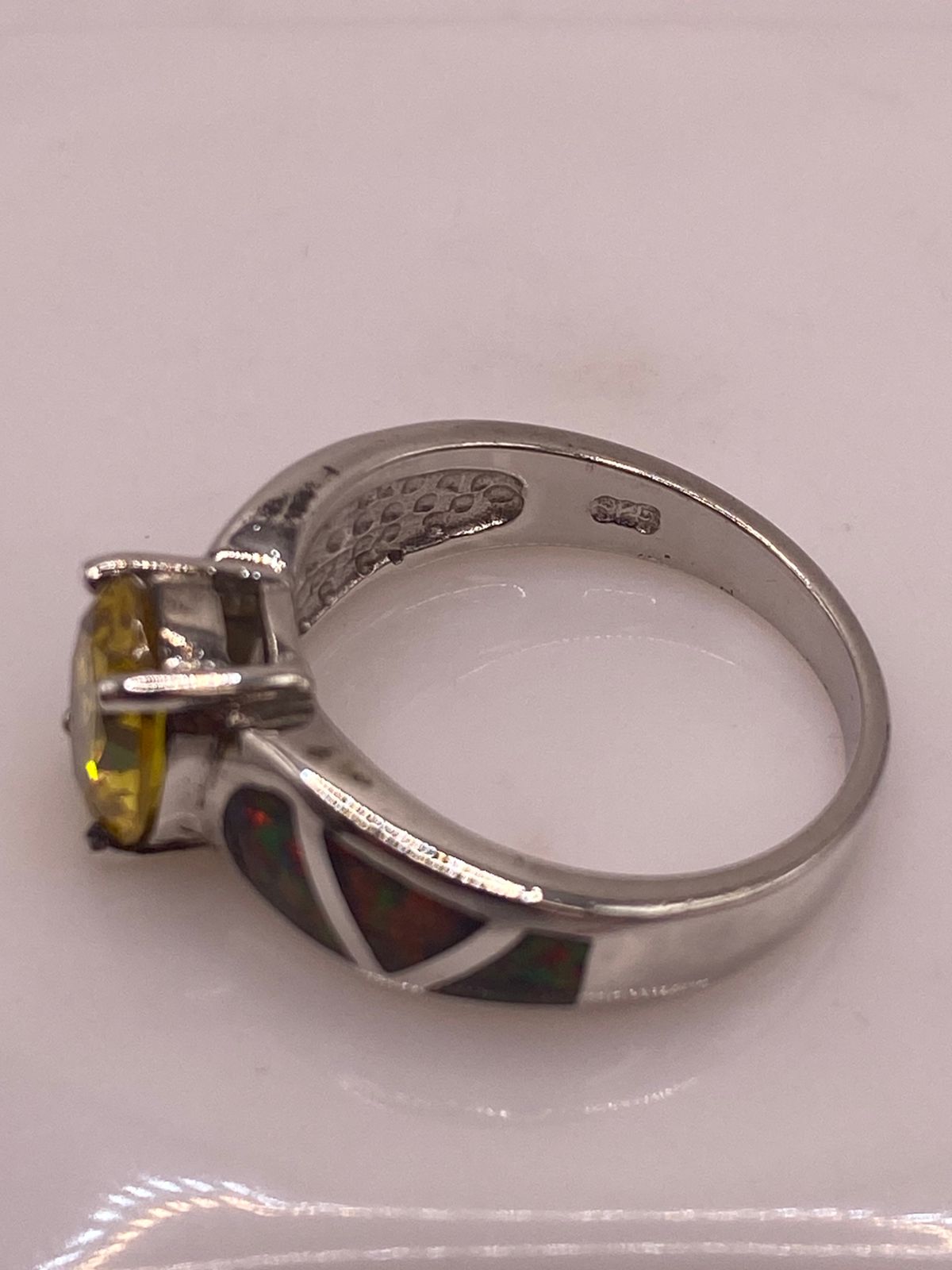 Anillo Ópalo Rojo Fuego & Zirconia Citrino Oval Plata 925, sello de autenticidad Plata Ley .925