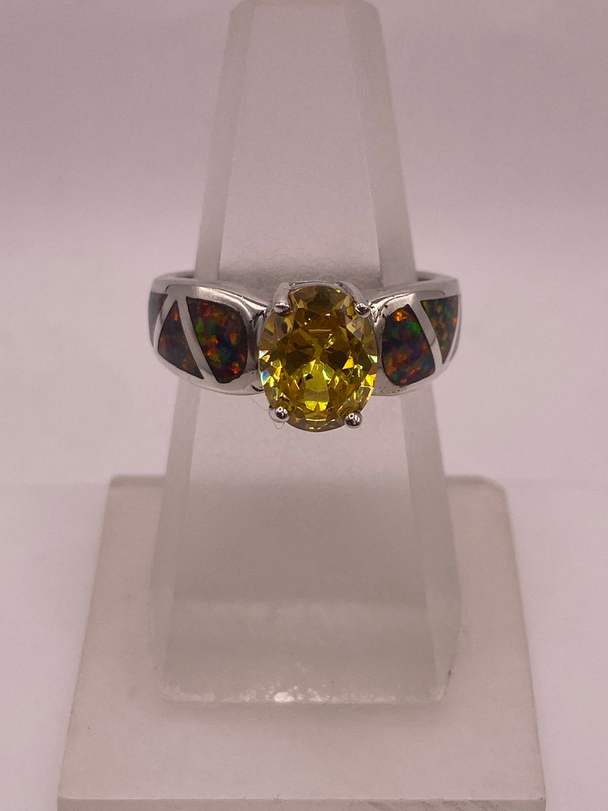 Anillo Ópalo Rojo Fuego & Zirconia Citrino Oval Plata 925 — ángulo diagonal