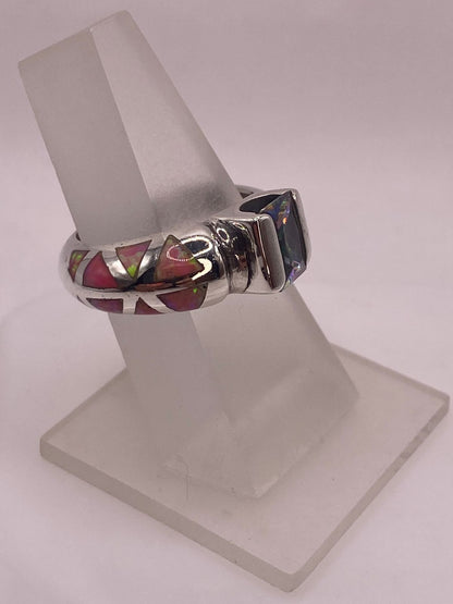 Anillo Ópalo Rosa Triangular & Zirconia Mística Plata 950, vista frontal