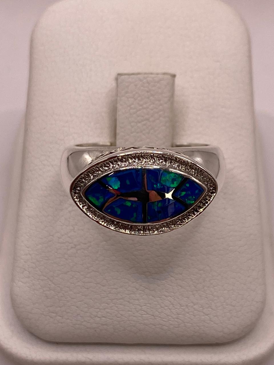 Anillo Ovalado con Ópalo de Fuego en Plata Ley .950, vista de detalle
