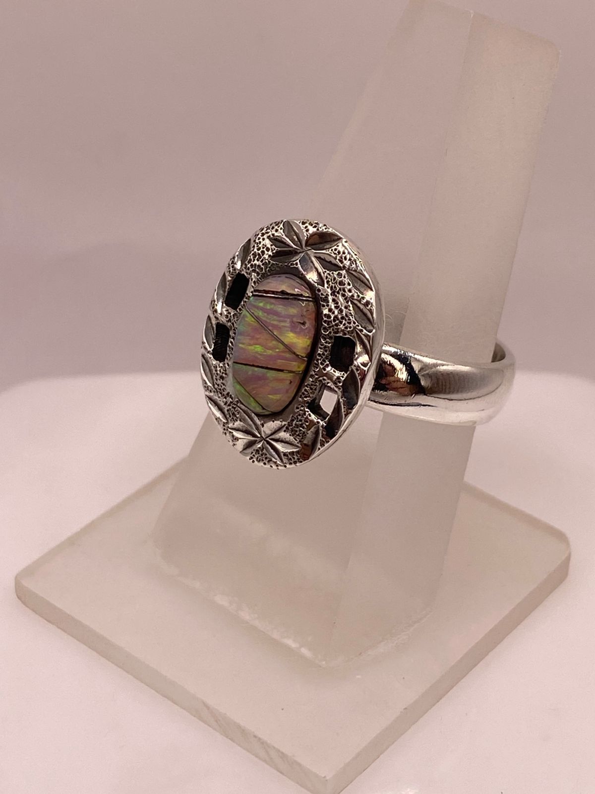 Anillo Ovalado de Plata Ley 950 con Ópalo de Fuego, vista frontal