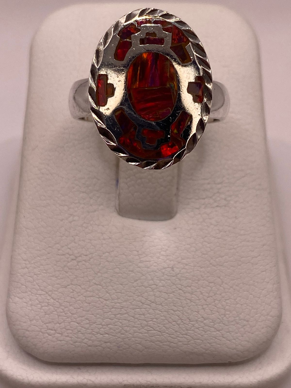 Anillo Ovalado de Plata Ley 950 con Ópalo de Fuego Rojo, vista frontal