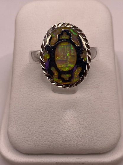 Anillo Ovalado de Plata Ley 950 con Ópalo de Fuego Verde, vista de detalle