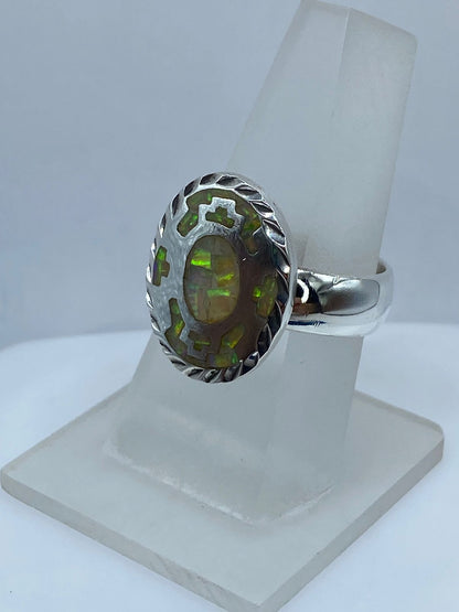 Anillo Ovalado de Plata .950 con Ópalo de Fuego Tornasol, vista frontal