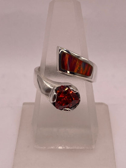 Anillo de Plata .950 con Zirconia Naranja y Ópalo de Fuego Diseño Abierto Moderno — ángulo diagonal