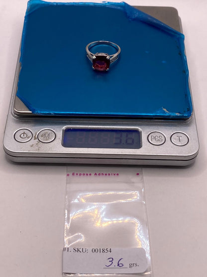 Anillo de Plata 925 con Zirconia Roja Corte Cojín, Diseño Solitario Elegante, peso en gramos (báscula)