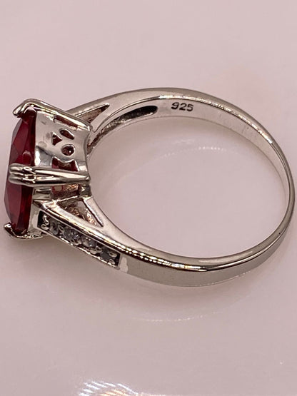 Anillo de Plata 925 con Zirconia Roja Corte Cojín, Diseño Solitario Elegante, sello de autenticidad Plata Ley .925