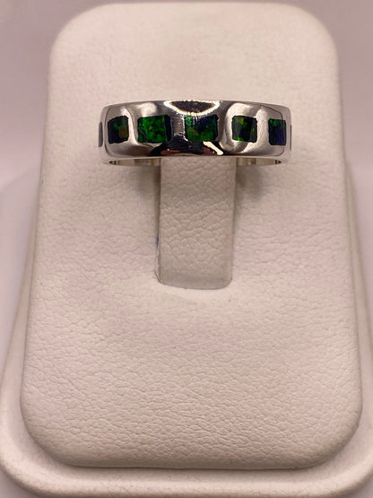 Anillo de Plata Ley 950 con Incrustaciones Rectangulares de Ópalo de Fuego en báscula mostrando peso